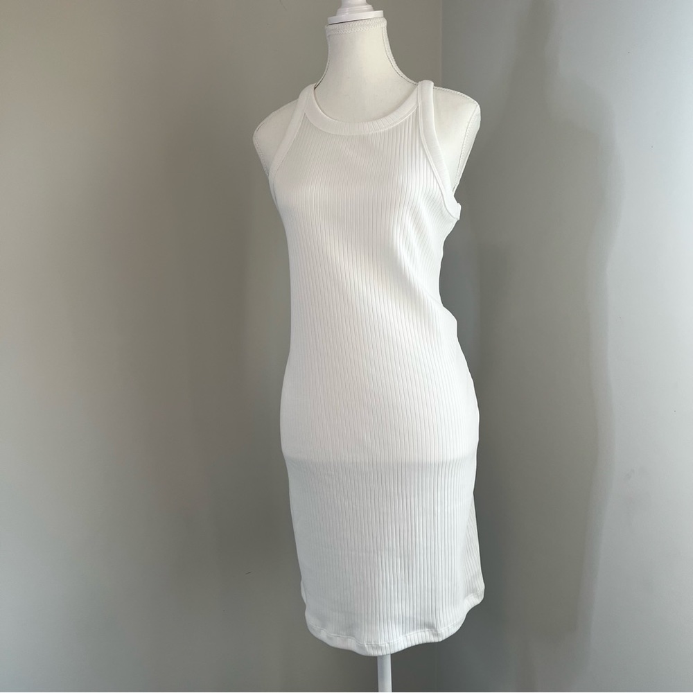 Sleeveless dress